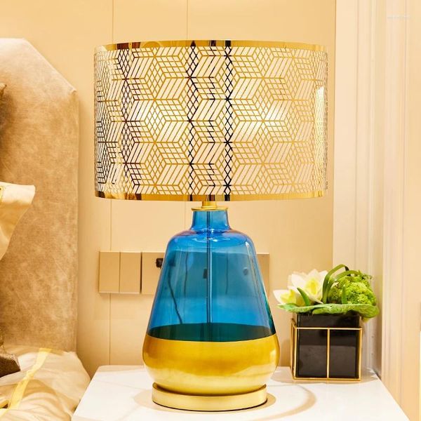 Lampes de table Lattice PVC Film à lampe bleue et en verre doré Vase nordique luxueux pour la villa chambre à coucher