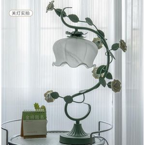 Lampes de table LED 2023 Vintage Style rustique fleur chaud et romantique lampe de chevet américain décoratif bureau lumières fille cadeau