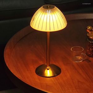 Tafellampen LED Creative Bar Lamp Touch Diming oplaadbaar nachtlicht voor coffeeshop slaapkamer bedstudie studeert retro verlichting armaturen