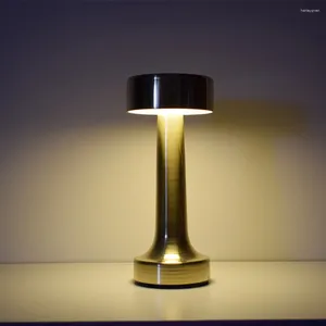 Lampes de table lampe à LED pour chambre à coucher tactile Dimmable lampes de bureau étude Europe chevet nuit Restaurant décoration romantique