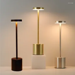 Lampes à table à LED Touch Desk Lampe en métal rechargeable 3 Couleurs Dimmable Bedside Modern Style Bedroom Bar Dîner Éclairage