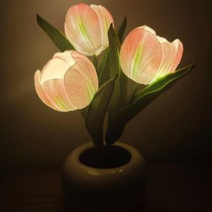 Lámparas de mesa Led lámpara de maceta de tulipán decoración de habitación rosa simulación de atmósfera de cerámica luz de noche decorativa para el hogar adornos de mesa