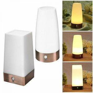 Tafellampen LED Wireless PIR Motion Sensor Night Light Battery Powered Lamp voor woonkamer slaapkamer bedkamerbed keukenlichaam