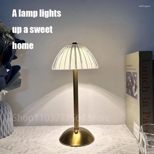 Tafellampen licht luxe retro metalen laadlamp slaapkamer beddecoratie sfeer aanraak drielig nachtlamp cadeau