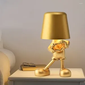 Tafellampen kleine gouden man aanraking oplaadbare lamp studeer slaapkamer bedkamer bed nachtlicht Italiaans ins decoratief hars vakantiegeschenk