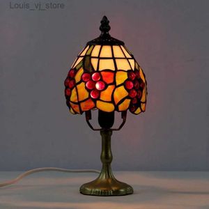 Lámparas de mesa LongHuiJing Mini lámpara de vitral de uva Luz de escritorio Lámparas de mesa de arte Tiffany hechas a mano YQ240316