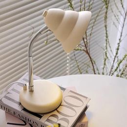 Lampes de table médiévale Instagram crème style chambre bureau lampe de lecture réglable rétro mignon chevet atmosphère décorative