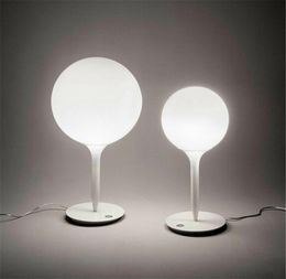 Lâmpadas de mesa metal branco bola de vidro lâmpada designer moderno escritório contemporâneo decorações de mesa para quarto sala de estar restaurantetab6503934