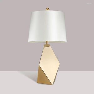 Tafellampen moderne creatieve metalen ijzer lamp body doek model kamer woonvilla kunstdecoratie