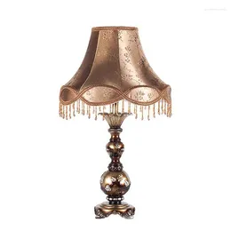 Tischlampen, modernes Dekor, Kunstharz-Lampe, Schlafzimmer, Zuhause, Bettwäsche, dekorative Bronze-Sockel, Schreibtischleuchte, europäische Befestigung, Stoffschirm