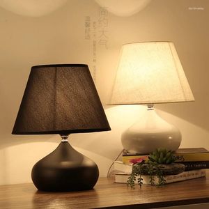 Tafellampen Moderne Mode Eenvoud Keramiek Bureaulamp Ijzeren Doek Led Voor Slaapkamer Nachtkastje Woonkamer Deco Verlichtingsarmaturen