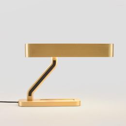 Lámparas de mesa de oro moderno, luz de Metal para sala de estar, dormitorio, lectura de cabecera, lámpara de escritorio artística, accesorio de iluminación, suspensión LED TA262