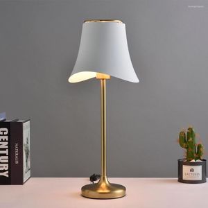 Lampes de table Lampe moderne LED E27 Lecture en métal pour chambre à coucher Étude de chevet Salon Décor à la maison Bureau Veilleuses Rouge