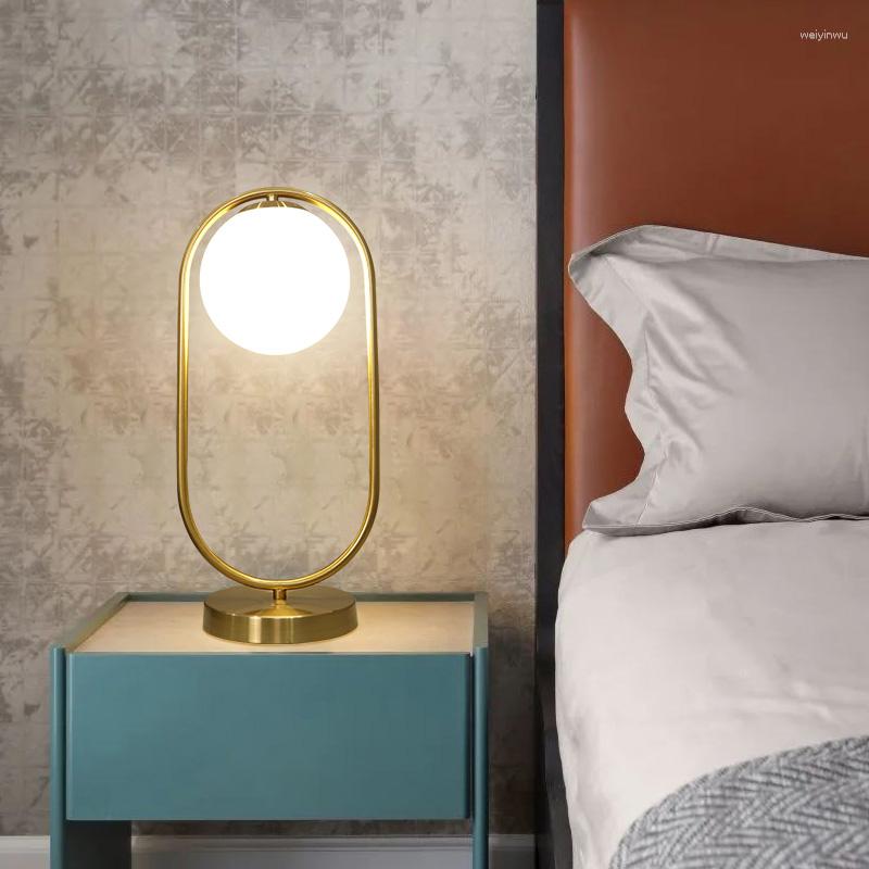 Masa Lambaları Modern LED Yatak Odası Lambası Nordic Cam Top Okuma Işığı Oturma Odası Dekor Metal Masa