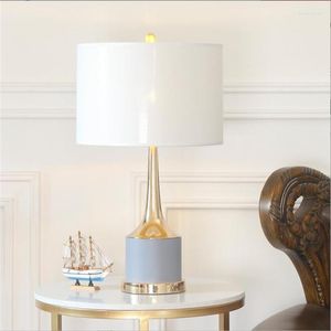 Lampes de table moderne luxueux en métal doré lampe Foyer échantillon chambre chevet mariage décor gris mode bureau lumière D84