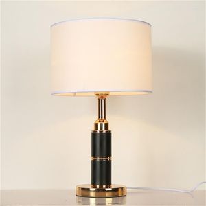 Lampes de table Design de luxe moderne LED Lampe de bureau décorative pour le chevet à la maison