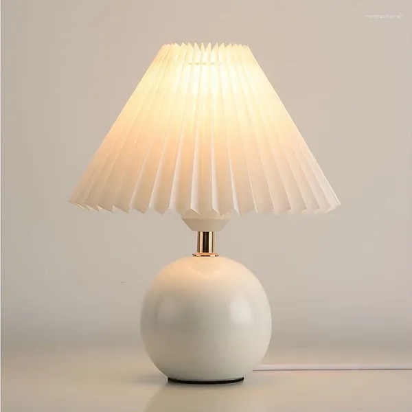 Lampes de table Moderne Luxe LED Bureau Décoratif Lumière Nordique Créatif Céramique Chevet Étude El Simple Tissu Luminaire