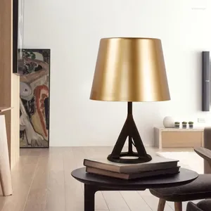 Tafellampen moderne metalen bureaulamp Noordse ontwerper voor slaapkamer ijzerlichten LED decoratief licht