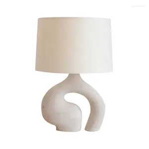 Tafellampen moderne minimalistische creatieve bureaulamp Noordelijke stoffen hars slaapkamer bedkamer studeer ontwerper woonkamer decoratie