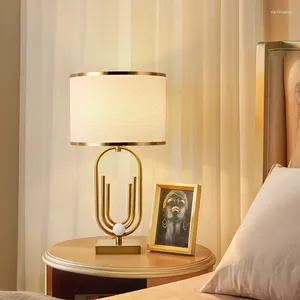 Tafellampen moderne minimalistische bureaulamp licht luxe slaapkamer nachtkastje decoratie imitatie koper natuurlijke kleur stof