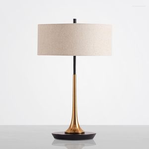 Lampes de table Moderne Simple Noir Or Lampe De Chevet Salon Étude Designer Modèle Ménage Pour L'éclairage Intérieur
