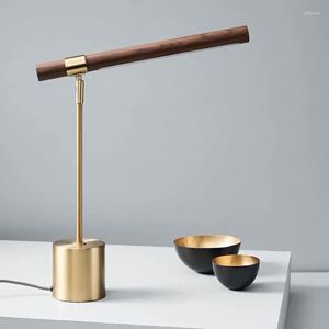 Tafellampen modern eenvoudige metalen led lamp Noordelijke ontwerper houten stof slaapkamer lichten decoratie bureau armaturen zm1099