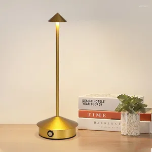 Lampes de table Lampe Champignon Mode LED Pointu Charge Créativité Extérieur Intérieur Restaurant Décoration Petit