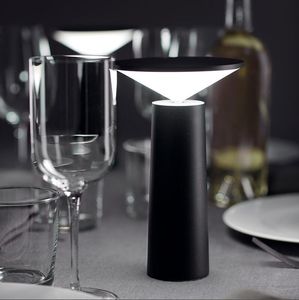 Lámparas de mesa Nueva lámpara LED con sensor táctil Batería Luces nocturnas portátiles inalámbricas Bar KTV Luz de escritorio de café Iluminación recargable para dormitorio