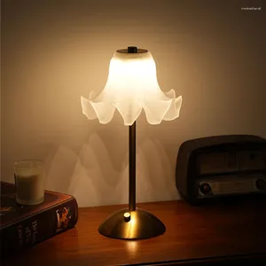 LAMPS DE TABLEAU NORDIC ATMOSPHERE Bureau clair USB rechargeable étape sans étape française Florde à LED rurale Contrôle tactile pour la chambre