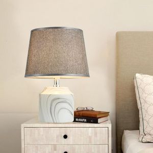 Tafellampen Noordse creatieve stoffen lampenkap Keramische lamp Bedside Simple Fashion Desk Bed Chinese klassieke CL50911