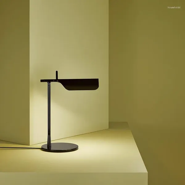 Lámparas de mesa nórdica creativa lámpara Simple diseñador italiano arte noche luz cabecera dormitorio sala de estar El hogar decorativo