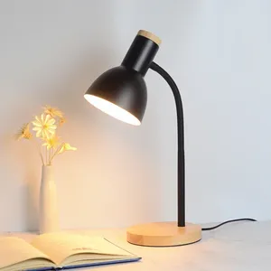 Lámparas de mesa Nordic Creative Wooden Art LED Multi ángulo Protección para los ojos Lámpara de escritorio Lectura Sala de estar Dormitorio y decoración moderna del hogar