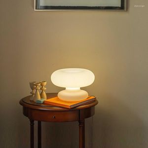 Tafellampen Noordse designer Circle Lamp Middeleeuwse creatieve Bauhaus Slaapkamer Bedside Decoratief voor