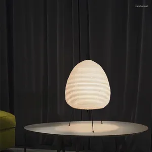 Tafellampen Noordse ontwerper Licht LED Xuan Paper Desk Lamp Slaapkamer Studie Woonkamer Geometrische kunst Peren Decoratieve verlichtingsarmaturen