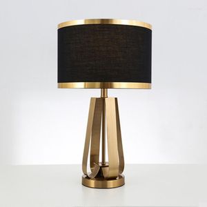 Tafellampen Noordige elegante zwarte lampenkap gouden lamp voor woonkamer slaapkamer kantoor ontwerp deco bureau stof metaal led luminaire