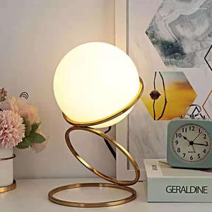 Tafellampen Noordelijke glazen ballamp Moderne gouden kantoor Studie Room Domitory Slaapkamer Bedder licht Licht lezen E27 BULB -plug