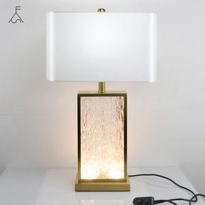 Lámparas de mesa Lámpara nórdica Lámpara de mesa de vidrio Decoración de encimera de metal creativa Dormitorio Sala de estar Mesita de noche Luz De