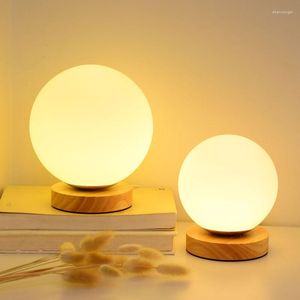 Tafellampen Noordse LED -bedlamp USB oplaadbare houten basis kogelvormig decoratief bureauavondlicht