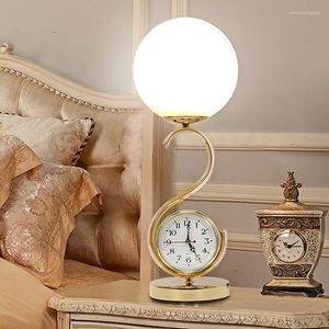 Tafellampen Noordse LED -lamp Moderne mode creativiteit boog zilver eenvoudig thuisdecoratie woonkamer slaapkamer