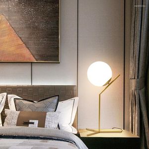 Tafellampen Noordelijke LED -lamp Modern Minimalistisch kogelglas slaapkamer bedrom Nieuwheid warm stijlvol verticaal huis