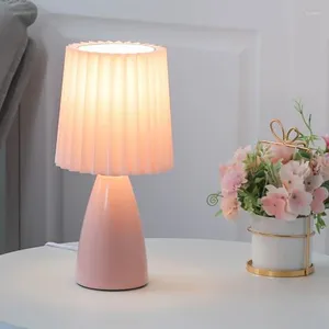 Tafellampen Nordic LED-lamp Geplooid papier Keramisch licht voor woonkamer Slaapkamer Studeer El Nachtkastje Bureau Decoratieve armaturen