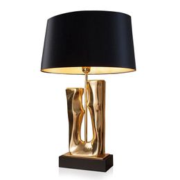 Lámparas de mesa Nordic Light Luxury Gold Desk Lamp Post Modern Creative Ceramic Living Room Dormitorio Iluminación decorativa E27 LampshadeTable