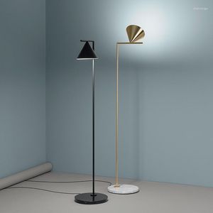 Tafellampen Nordic Marmer LED Vloer Moderne Eenvoudige Ijzeren Kunst Armaturen Voor Woonkamer Slaapkamer Woondecoratie Hoek Staande Verlichting
