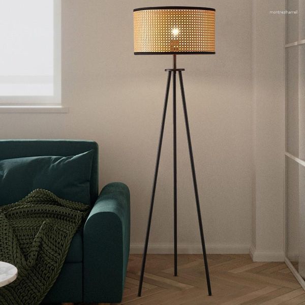 Lámparas de mesa Lámpara de pie minimalista nórdica Sala de estar Estudio Dormitorio Mesita de noche Estilo japonés Personalidad Rattan Retro Vertical