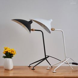 Lampes de table Nordic minimaliste lampe de fer postmoderne minimaliste pour le salon Bureau d'étude de chambre à coucher LECTURE E27 Night Bedside