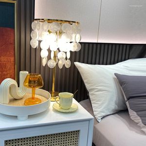 Tafellampen Noordelijke moderne minimalistische shell bureau lamp slaapkamer creatieve bruiloft decoratie warm bloem woonkamer bed bed