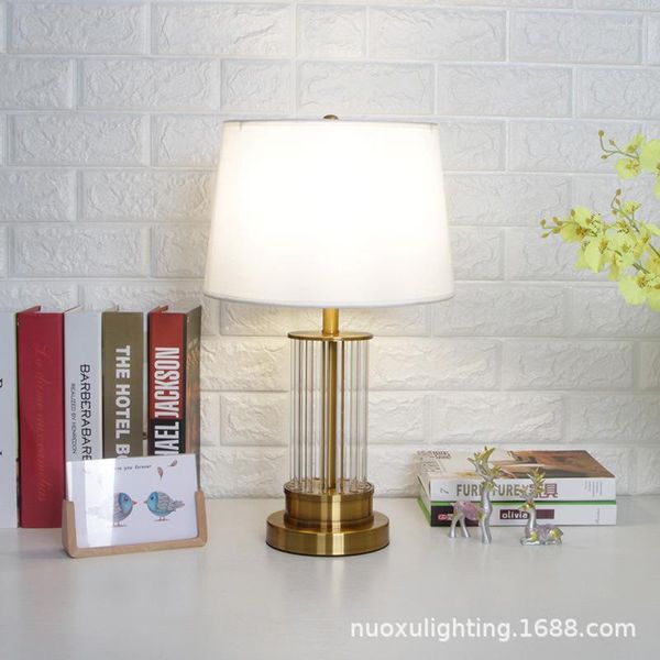 Lampes de table nordique moderne Simple cristal verre barre lampe lumière luxe créatif salon étude chambre chevet tissu Art