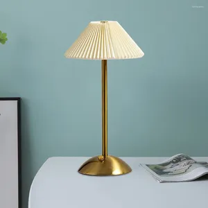Lampes de table lampe plissée nordique USB Charging Bureau de sommeil Light Moderne Style avec base en métal pour décoration de salon de chambre à coucher