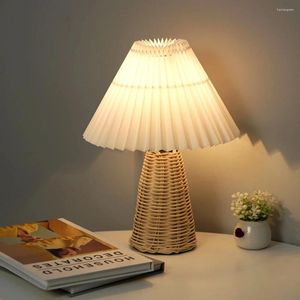 Lampes de table nordique plissée lampe USB Lumière en bois LED LED esthétique Humeur de bureau vintage Décoration de maison