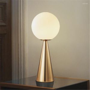 Tafellampen Nordic Postmodern Nachtkastje Led Light Art Cone Gouden Glas Bar Cafe Studie Mode Decoratie Lamp